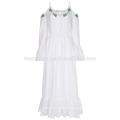 New Fashion White Cold-Schulter Midi Kleid mit gestickten Blumen Herstellung Großhandel Mode Frauen Bekleidung (TA5247D)